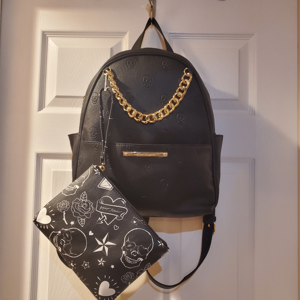 Betsey Johnson Black Skull Backpack XOLAYNE BM29850 Removable Wristlet BNWT